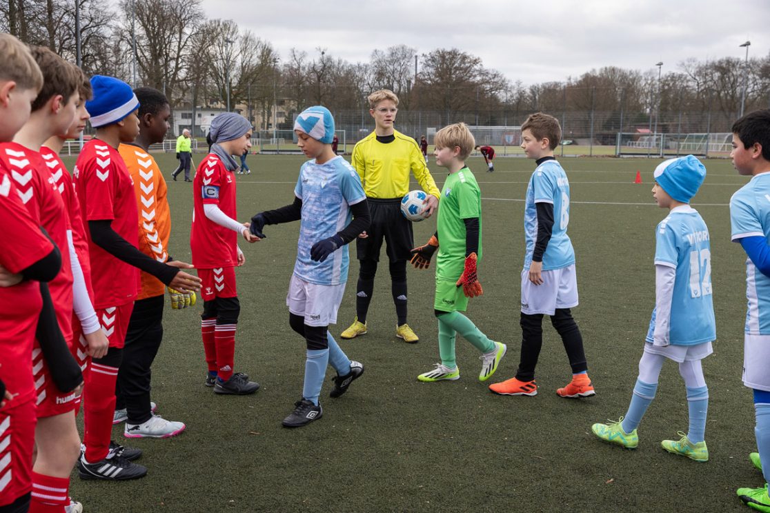 Schiedsrichter-Praktikum beim Berliner Fußballverband, Junior-Schiedsrichter Freddy, Geolino 07/2024
