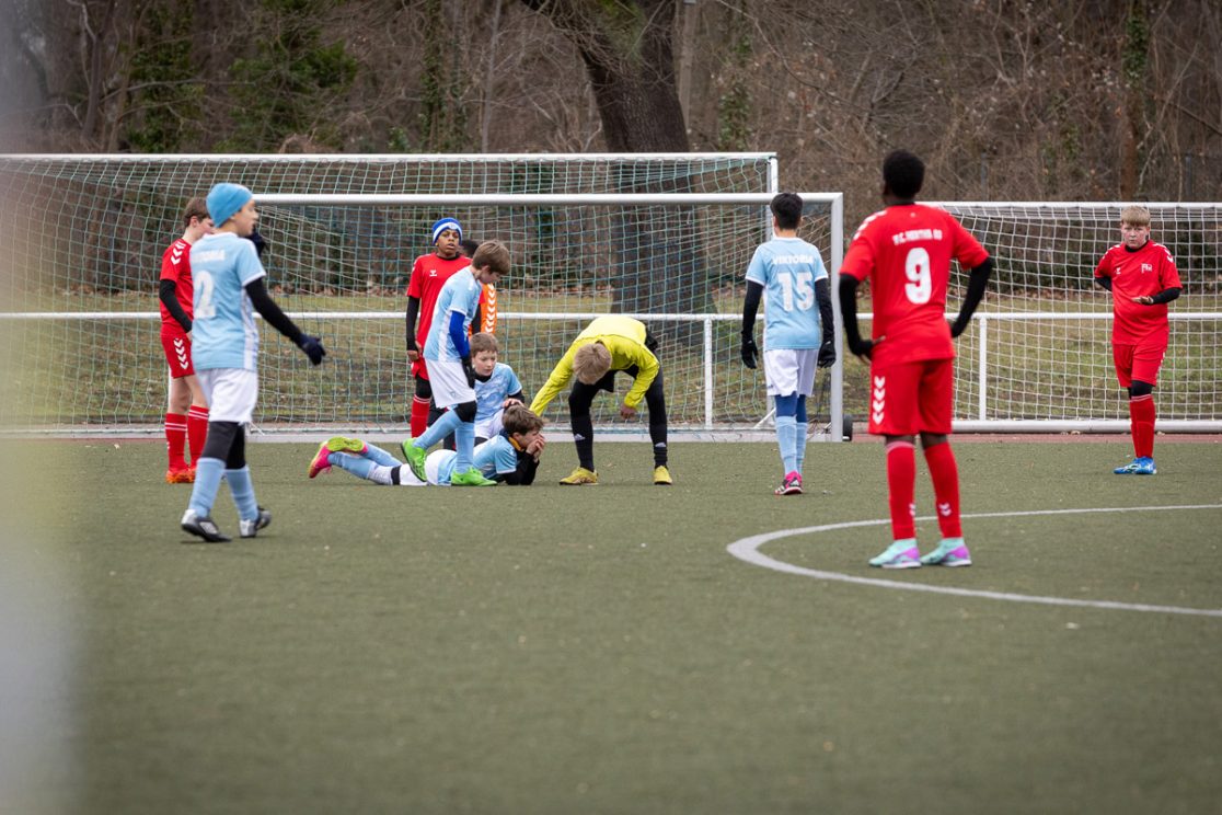 Schiedsrichter-Praktikum beim Berliner Fußballverband, Junior-Schiedsrichter Freddy, Geolino 07/2024